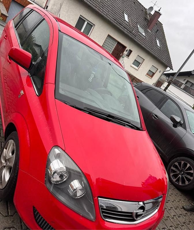 Rot Gebraucht 2010 Opel Zafira Edition Kombi | 3.800 € (Fairer Preis) - Bild 1/4