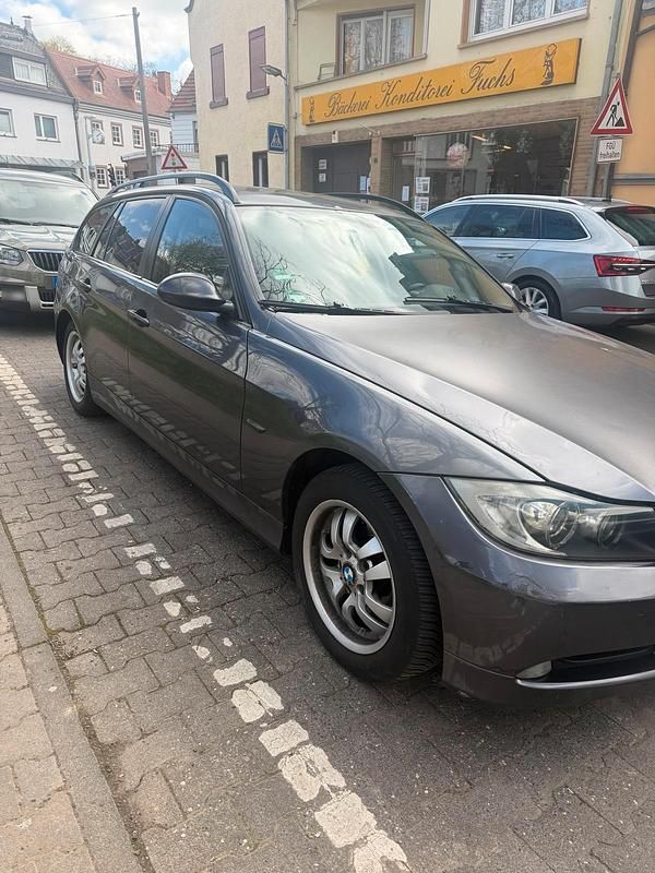 Gebraucht BMW 320 163 PS (119 kW) 2006 Grau Kombi
