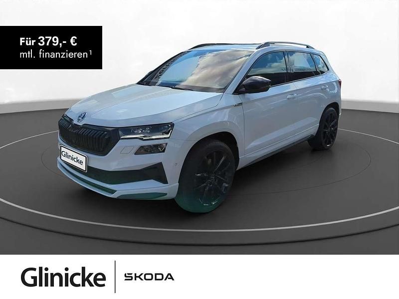 Moonweiss metallic Gebraucht 2022 Skoda Karoq SportLine SUV | 28.980 € (Fairer Preis) - Bild 1/3