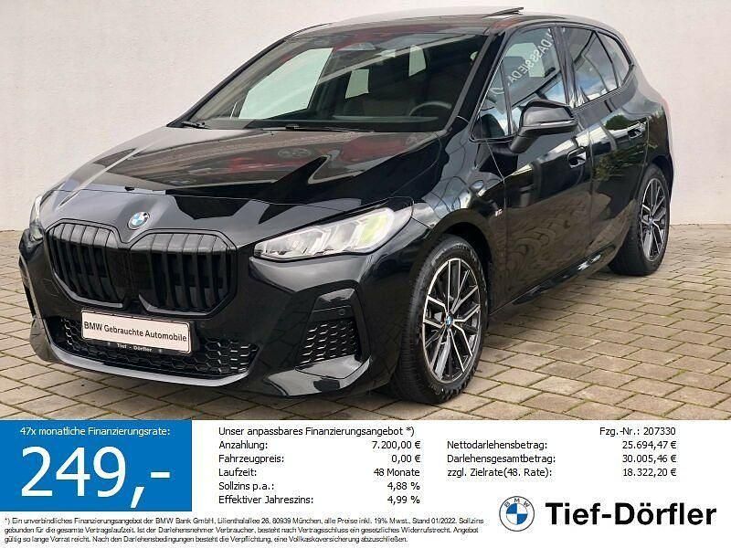 Black sapphire metallic Gebraucht 2025 BMW 218 Active Tourer M Sport Van / Kleinbus | 29.872 € (Superpreis) - Bild 1/4