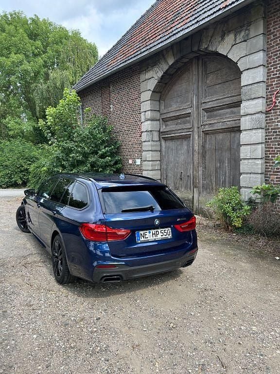 Gebraucht BMW 550 Shadowline 400 PS (294 kW) 2019 Blau Kombi