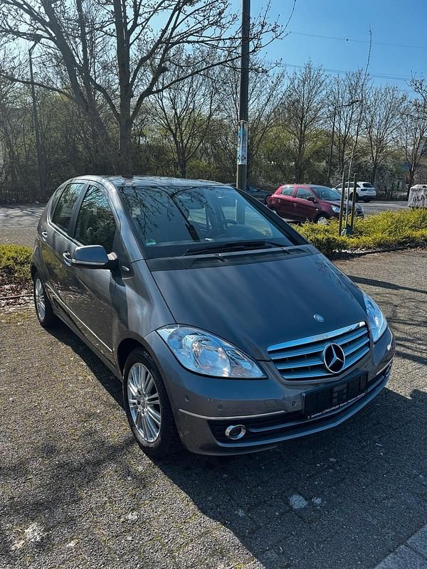 Gebraucht Mercedes A180 109 PS (80 kW) 2011 Silber Kleinwagen