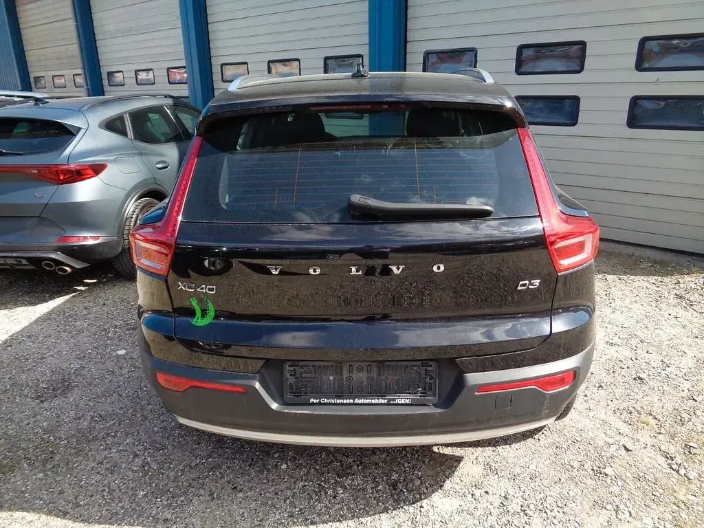 Gebraucht Volvo XC40 Momentum 150 PS (110 kW) 2019 Schwarz SUV
