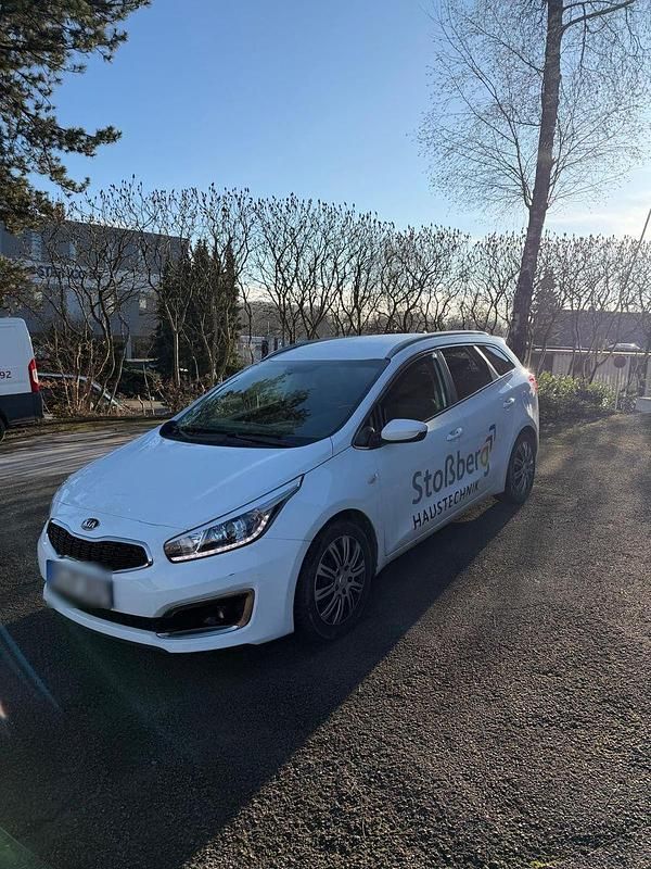 Gebraucht Kia Ceed DREAM-TEAM Edition 101 PS (74 kW) 2017 Weiß Kleinwagen