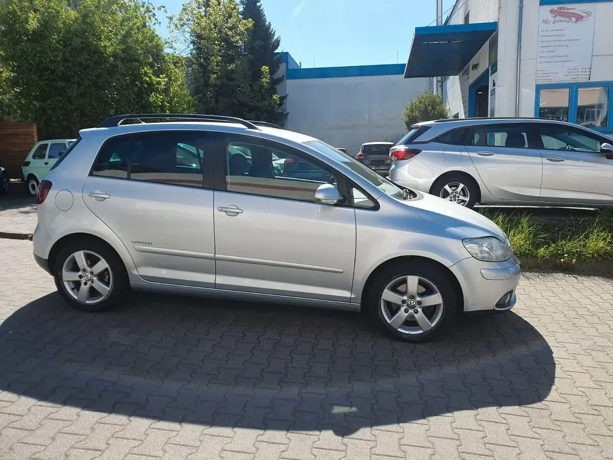 Second-hand VW Golf VI United 105 CP (77 kW) 2008 Argintiu Hatchback