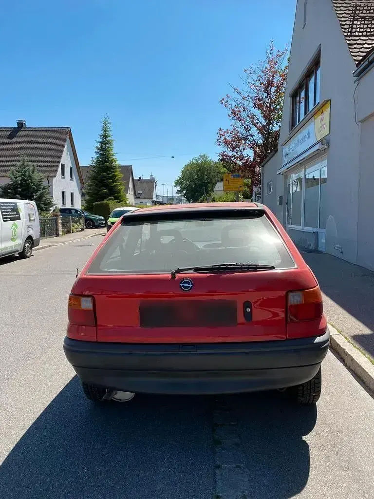 Gebraucht Opel Astra 90 PS (66 kW) 1993 Rot Limousine