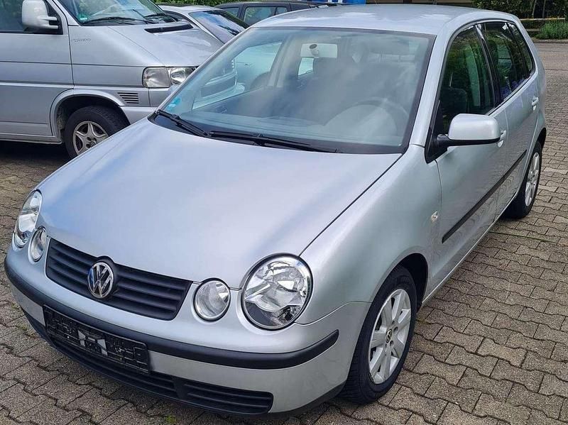 Grau Gebraucht 2001 VW Polo Classicline Limousine | 2.899 € (Teuer) - Bild 1/4