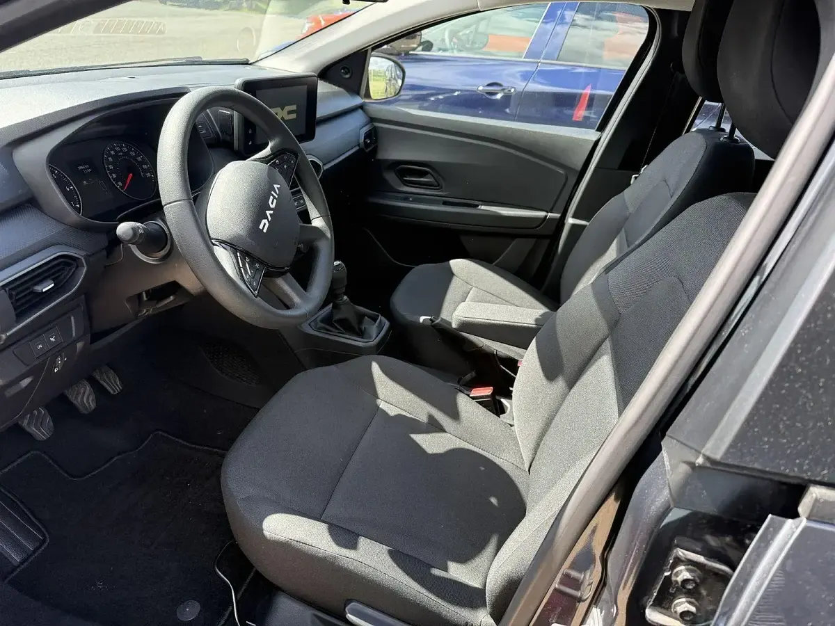 Gebraucht Dacia Sandero Essentiel 91 PS (66 kW) 2023 Grau Limousine
