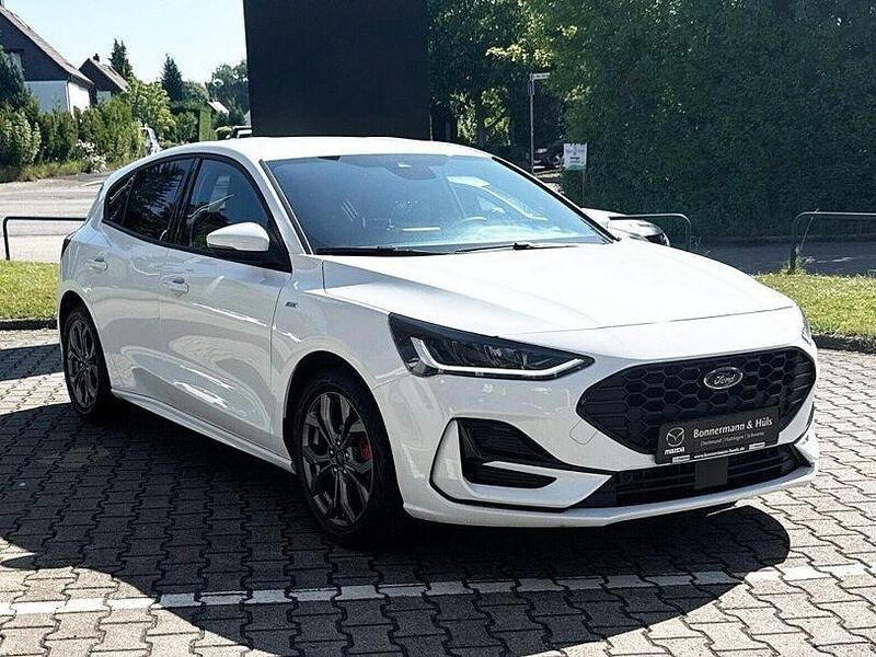 Gebraucht Ford Focus ST-Line 125 PS (91 kW) 2024 Frostweiß Limousine