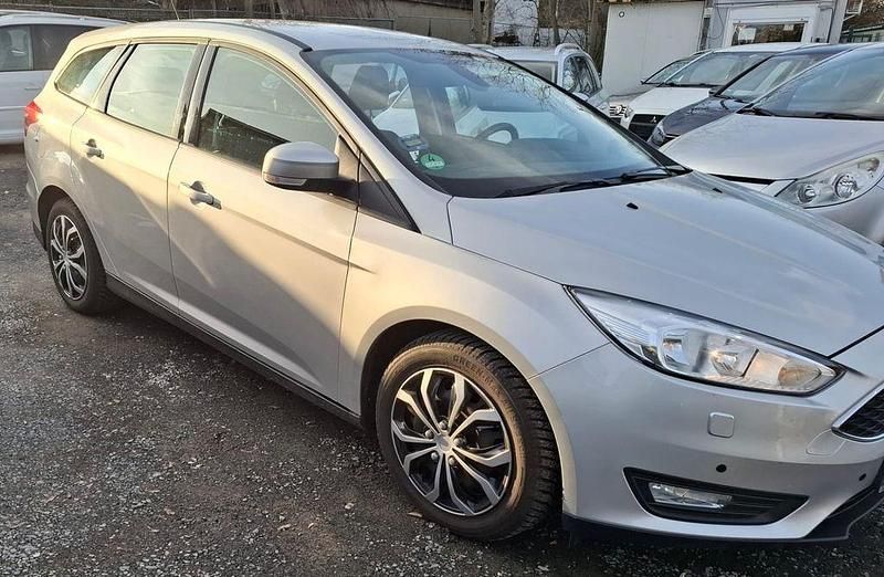 Gebraucht Ford Focus Business Edition 125 PS (91 kW) 2016 Silber Limousine