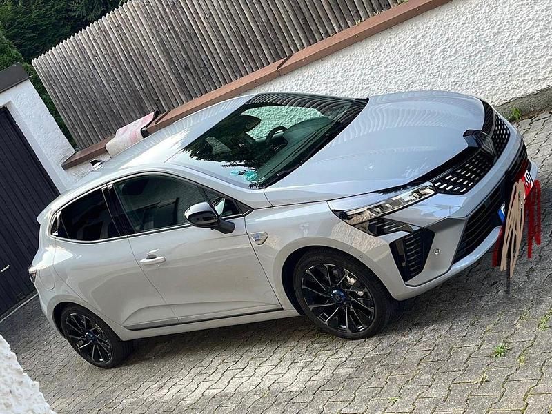 Grau Gebraucht 2025 Renault Clio V Esprit Alpine Limousine | 21.200 € (Fairer Preis) - Bild 1/4