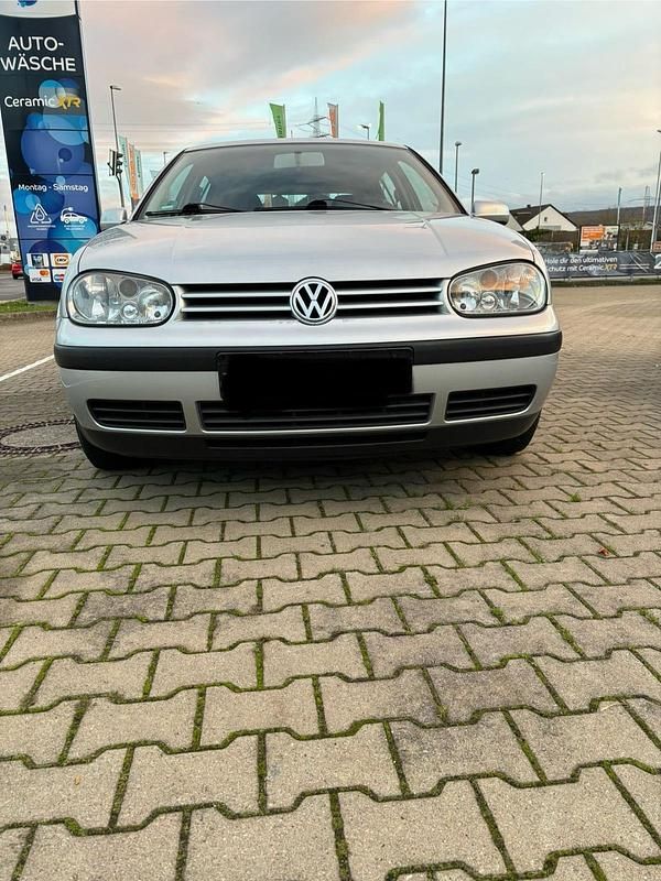Grau Gebraucht 2001 VW Golf IV Kleinwagen | 1.650 € (Fairer Preis) - Bild 1/4