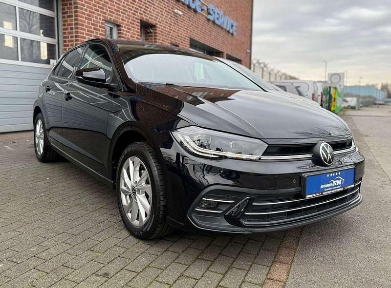 Gebraucht VW Polo Style 95 PS (69 kW) 2022 Deep black perleffekt (metallic) Kleinwagen