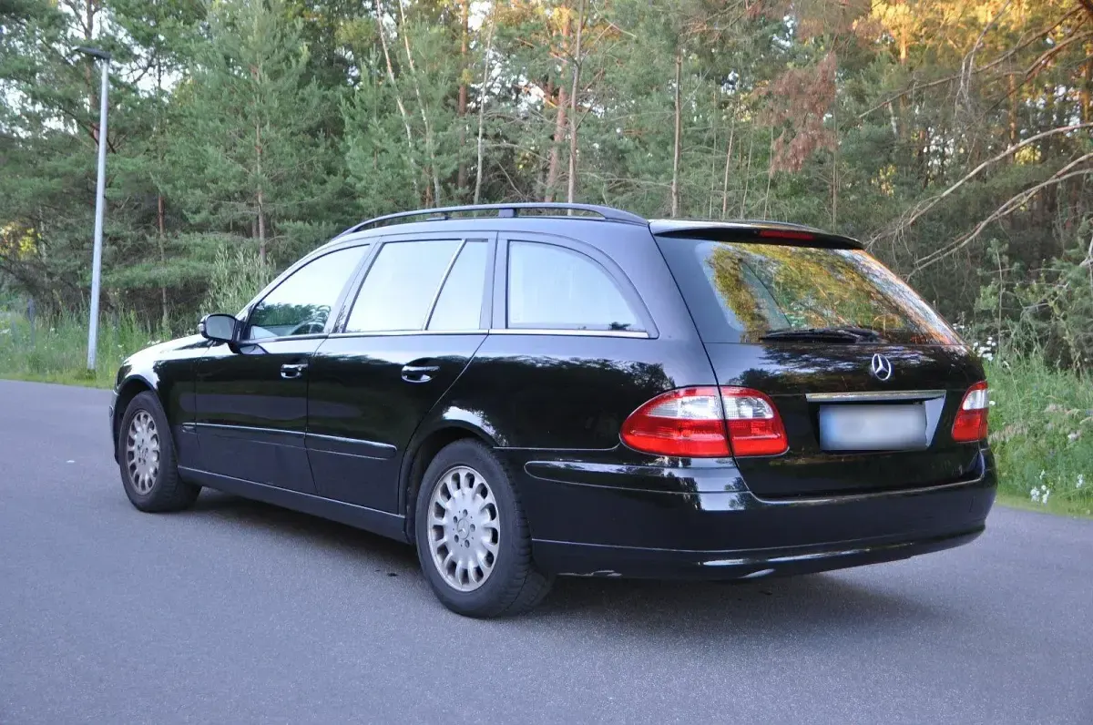 Gebraucht Mercedes E220 150 PS (110 kW) 2004 Schwarz Kombi