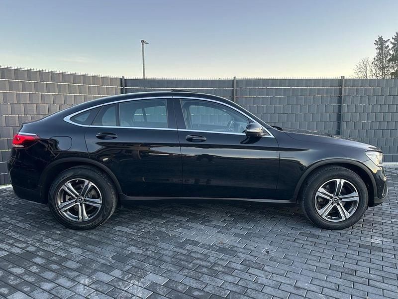 Gebraucht Mercedes GLC300 258 PS (189 kW) 2021 Schwarz SUV