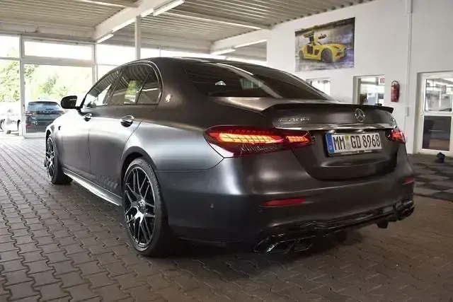 Gebraucht Mercedes E63S AMG AMG 612 PS (450 kW) 2024 Designo graphitgrau magno Limousine