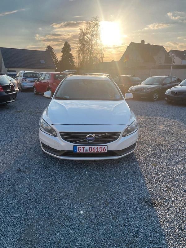 Gebraucht Volvo V60 114 PS (83 kW) 2014 Weiß Kombi
