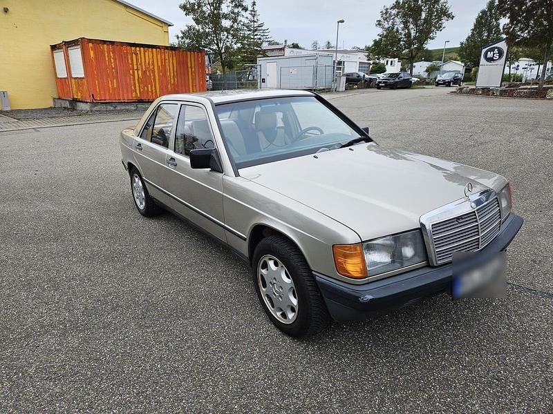 Gebraucht Mercedes 190 90 PS (66 kW) 1987 Gold Limousine