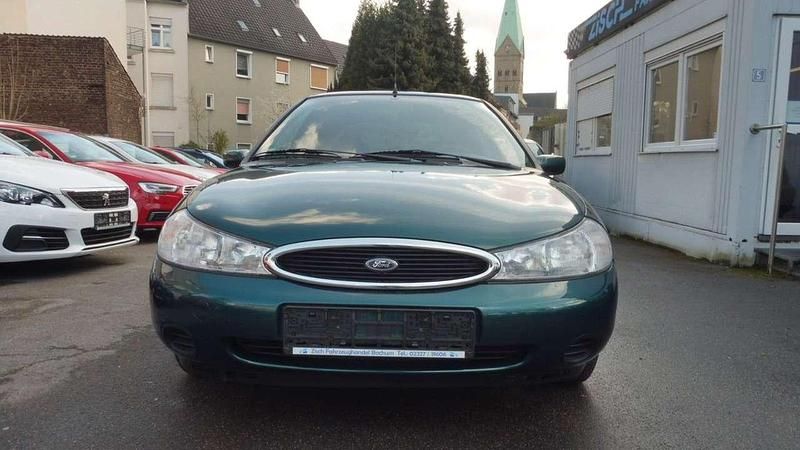 Gebraucht Ford Mondeo Ghia 131 PS (96 kW) 1997 Grün Limousine