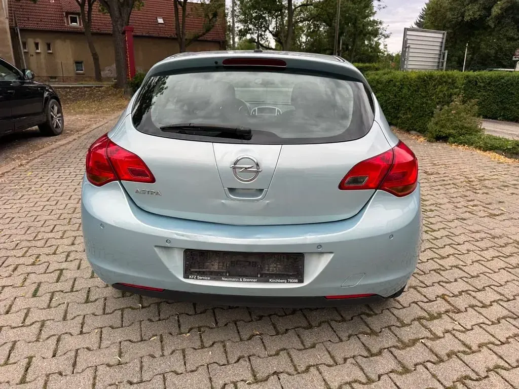 Gebraucht Opel Astra Edition 116 PS (85 kW) 2010 Blau Limousine