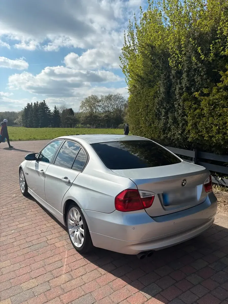 Second-hand BMW 320 170 CP (125 kW) 2005 Argintiu Berlinǎ