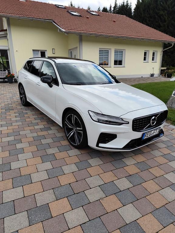 Weiß Gebraucht 2022 Volvo V60 Plus Kombi | 37.990 € (Guter Preis) - Bild 1/4