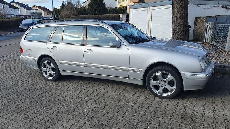 Gebraucht Mercedes E320 Avantgarde 224 PS (164 kW) 2002 Silber Kombi