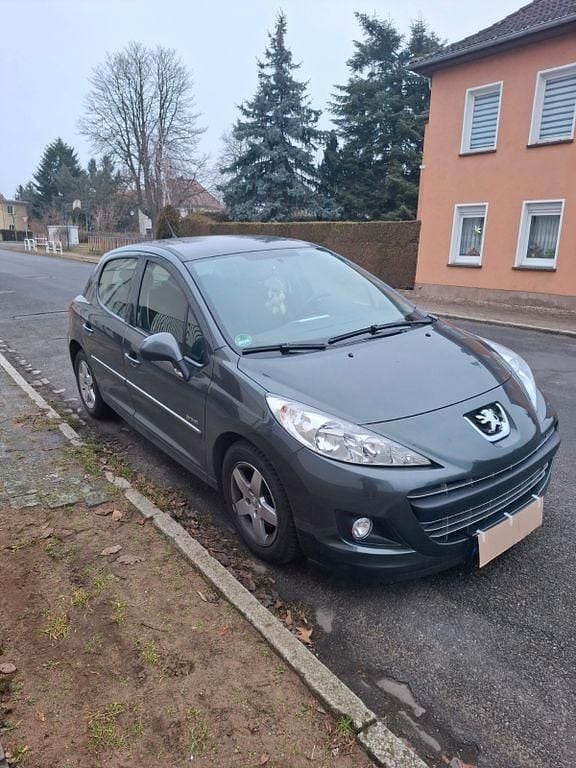Gebraucht Peugeot 207 Forever 95 PS (69 kW) 2012 Grau Limousine
