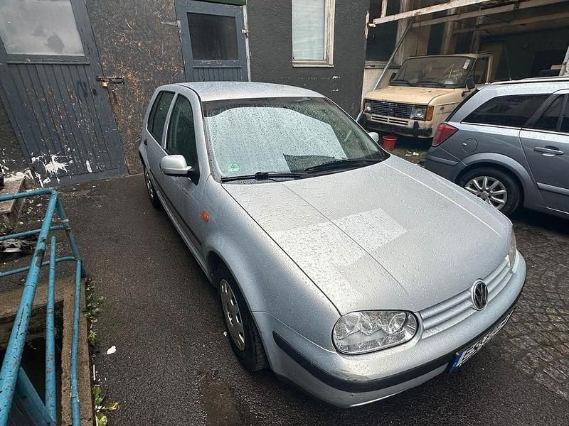 Silber Gebraucht 1999 VW Golf IV Limousine | 1.950 € (Fairer Preis) - Bild 1/4