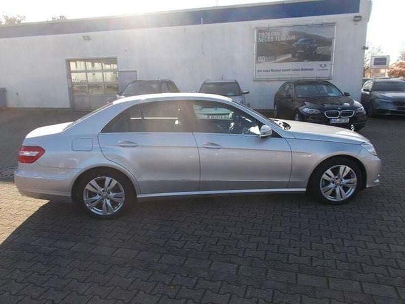 Second-hand Mercedes E200 136 CP (100 kW) 2013 Argintiu Berlinǎ