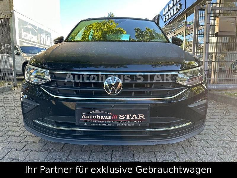 Gebraucht VW Tiguan Life 150 PS (110 kW) 2023 Schwarz SUV