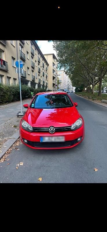 Rot Gebraucht 2009 VW Golf VI Kleinwagen | 6.299 € (Teuer) - Bild 1/4