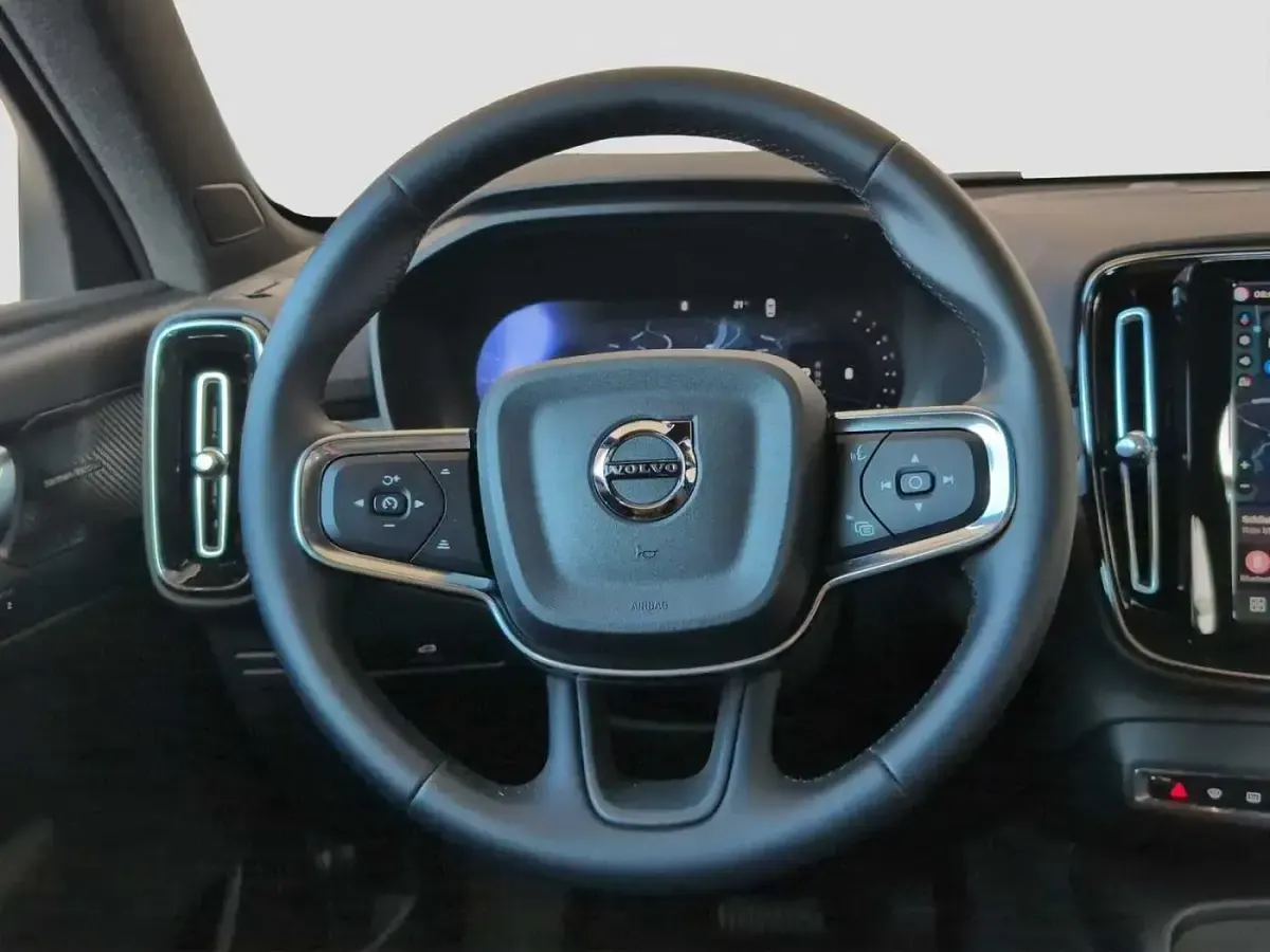 Gebraucht Volvo XC40 120 PS (88 kW) 2025 SUV