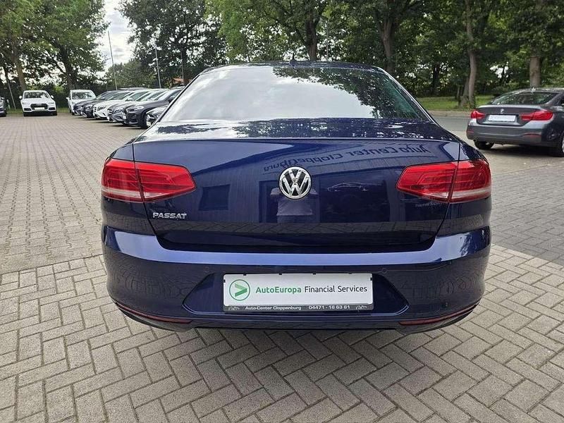 Gebraucht VW Passat Comfortline 150 PS (110 kW) 2018 Blau Limousine