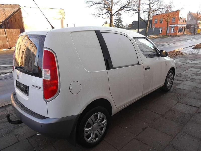 Gebraucht Skoda Roomster 90 PS (66 kW) 2012 Candyweiss Van / Kleinbus