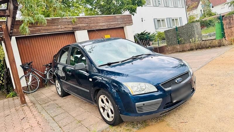 Blau Gebraucht 2004 Ford Focus Kleinwagen | 899 € (Fairer Preis) - Bild 1/4