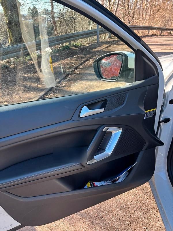 Gebraucht Peugeot 308 120 PS (88 kW) 2015 Weiß Kombi