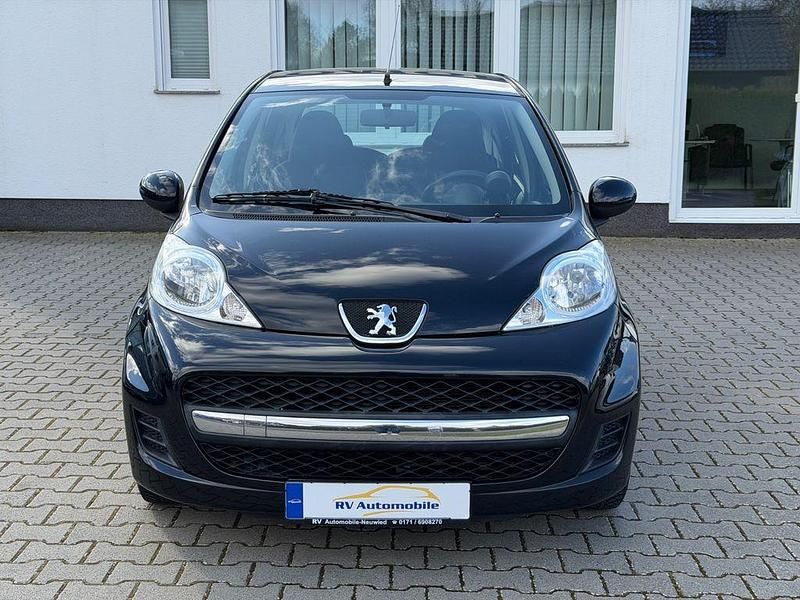 Gebraucht Peugeot 107 Active 68 PS (50 kW) 2012 Schwarz Kleinwagen