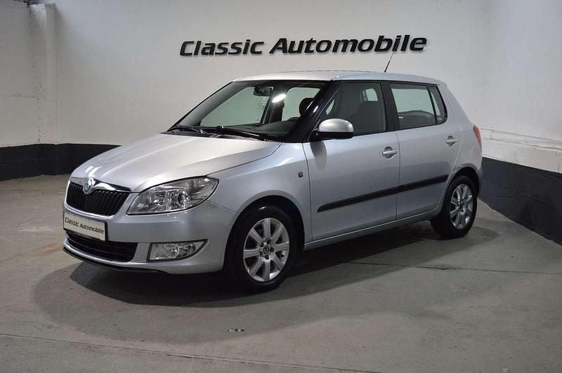 Silber Gebraucht 2011 Skoda Fabia Ambiente Kleinwagen | 2.900 € (Fairer Preis) - Bild 1/4