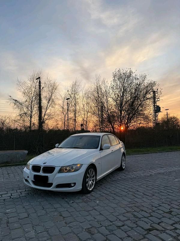 Gebraucht BMW 316 143 PS (105 kW) 2011 Weiß Limousine