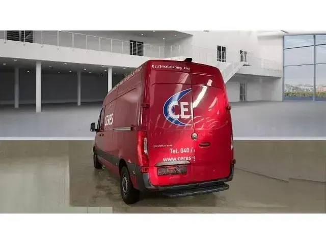 Używany Mercedes E-Sprinter 117 kW (160 KM) 2022 Czerwony Van