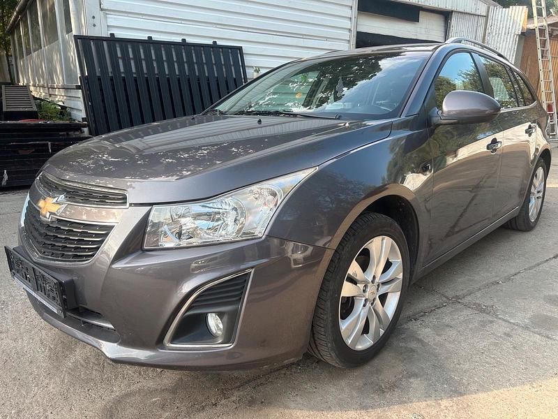 Grau Gebraucht 2013 Chevrolet Cruze Kombi | 4.900 € (Fairer Preis) - Bild 1/4