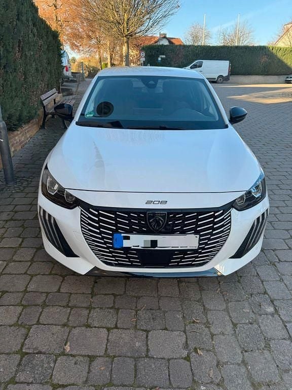 Weiß Gebraucht 2025 Peugeot 208 Allure Kleinwagen | 17.000 € (Fairer Preis) - Bild 1/4