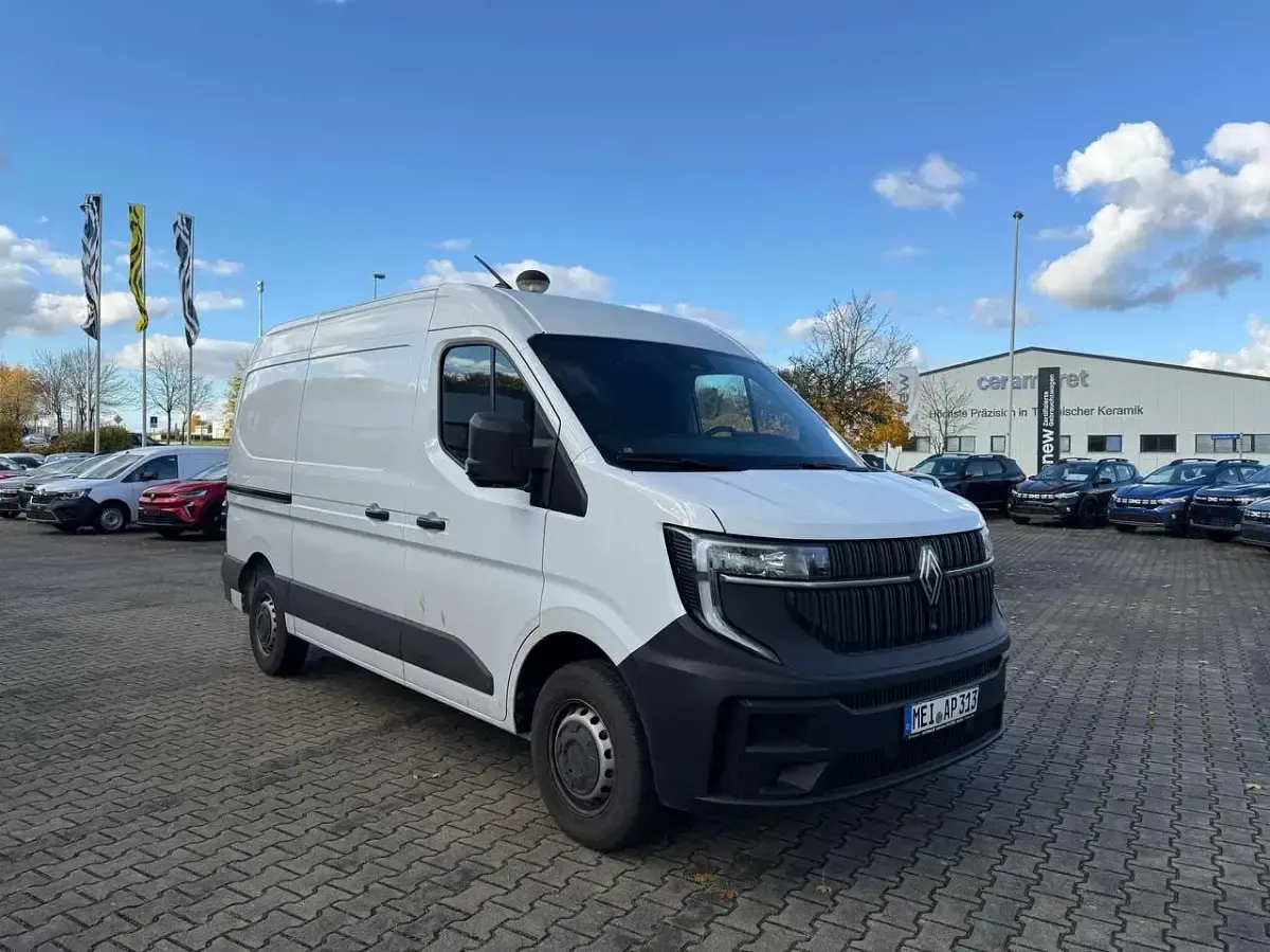 Gebraucht Renault Master 131 PS (96 kW) 2025 Weiß Van / Kleinbus