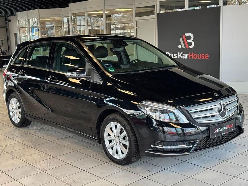 Schwarz Gebraucht 2014 Mercedes B180 Van / Kleinbus | 12.222 € (Guter Preis) - Bild 1/4
