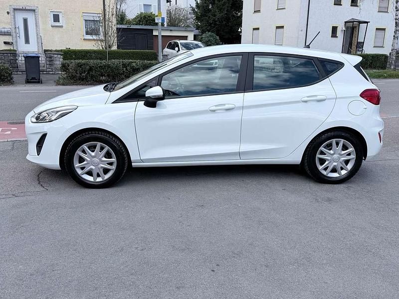 Gebraucht Ford Fiesta Trend 71 PS (52 kW) 2018 Frostweiß Kleinwagen
