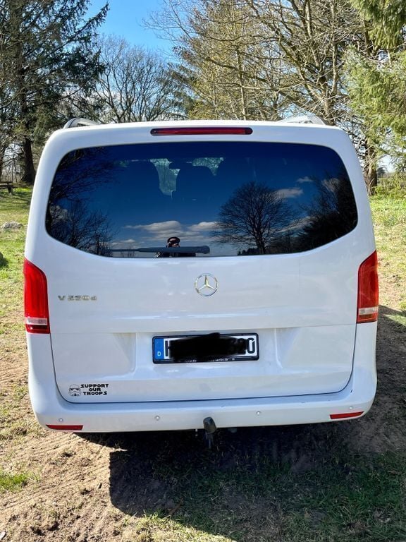 Weiß Gebraucht 2017 Mercedes V250 Van / Kleinbus | 31.500 € (Superpreis) - Bild 1/4