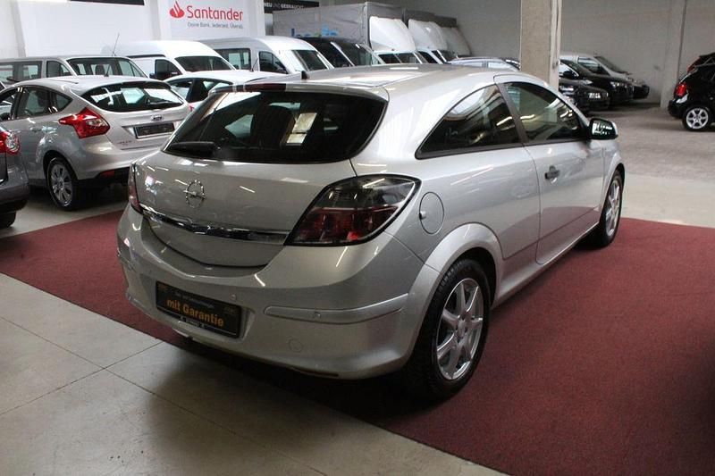Gebraucht Opel Astra GTC Selection 90 PS (66 kW) 2010 Silber Coupé