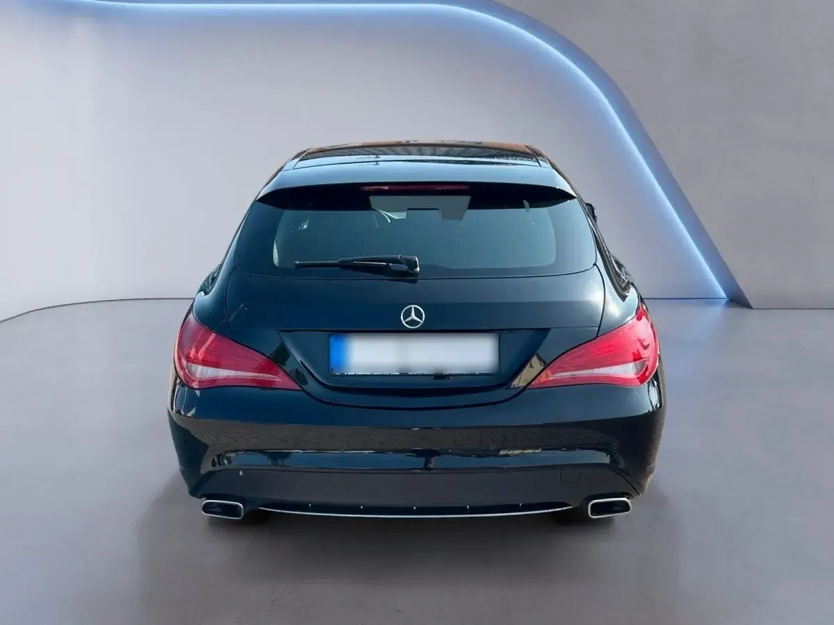Gebraucht Mercedes CLA180 Shooting Brake 122 PS (89 kW) 2016 Schwarz Kombi