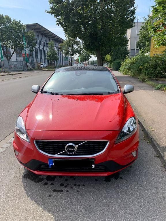 Rot Gebraucht 2017 Volvo V40 R-Design Kombi | 11.500 € (Superpreis) - Bild 1/4